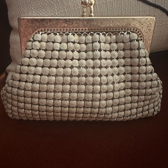 Glomesh mid-century/vintage ivory mesh coin purse. Gold, kisslock closure - Picture 2 of 13